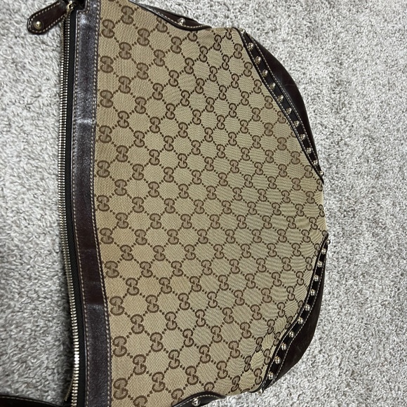 Authentic Gucci Crossbody - Picture 4 of 10